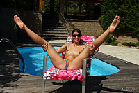 Straight chick photo