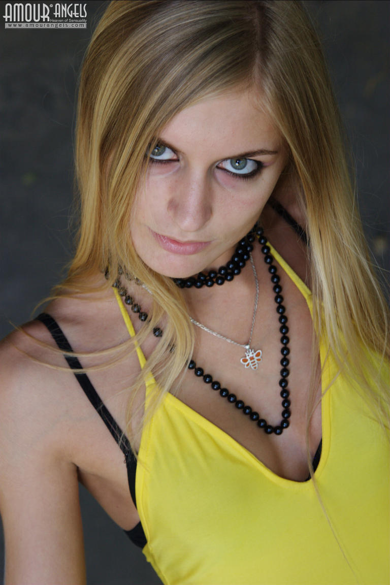 Hellish gallerie glamour picture art nude photos avril