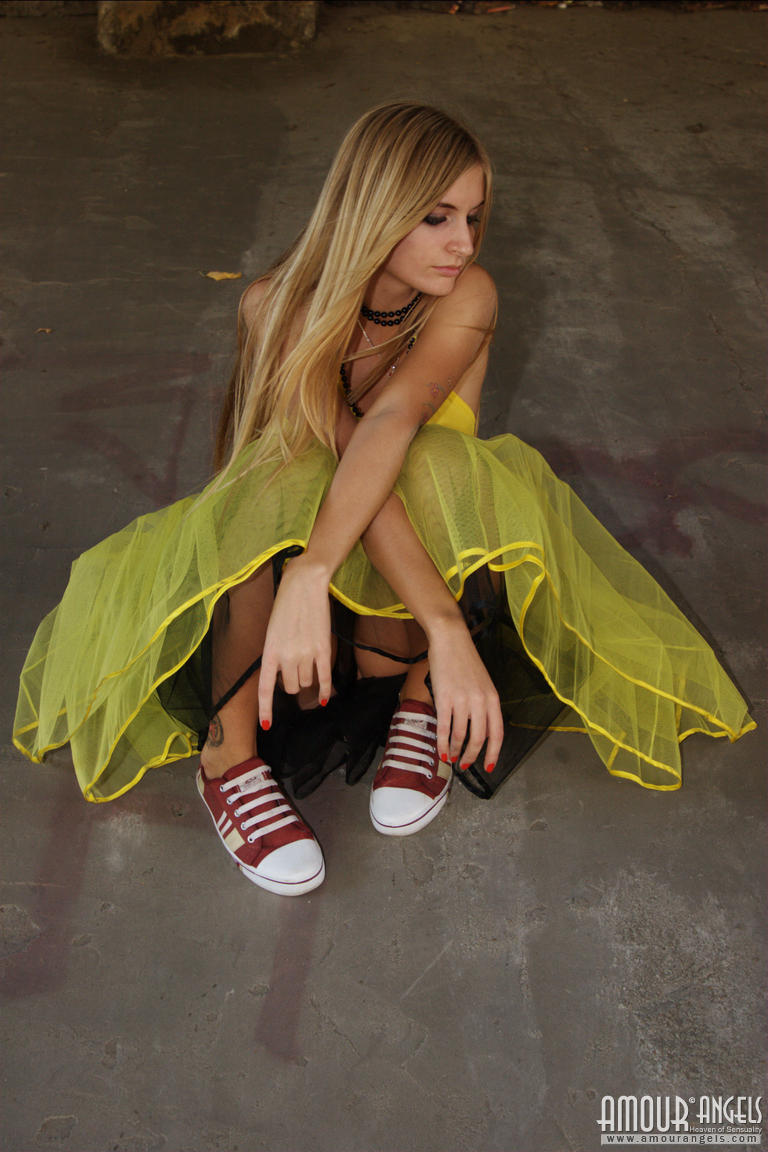 Hellish gallerie glamour picture art nude photos avril