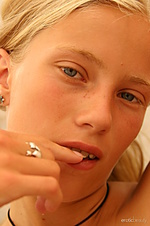 Body modeling naked girls