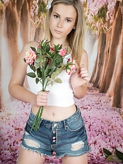 Sexy babe gets naked