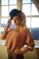 Cute loves nude girls