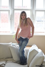 Review lovely babes modeling