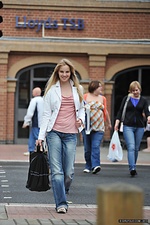 Review lovely babes modeling