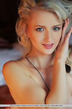Sweet fine loving art naked girl met art