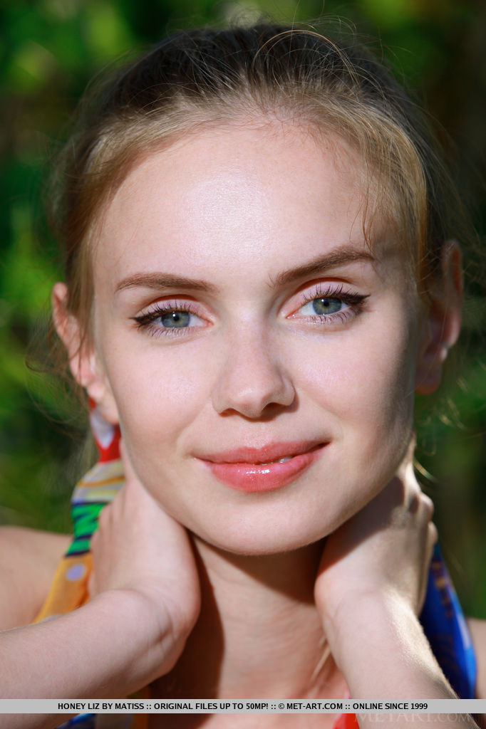 Horny gorgeous outdoors met art nubile princesses