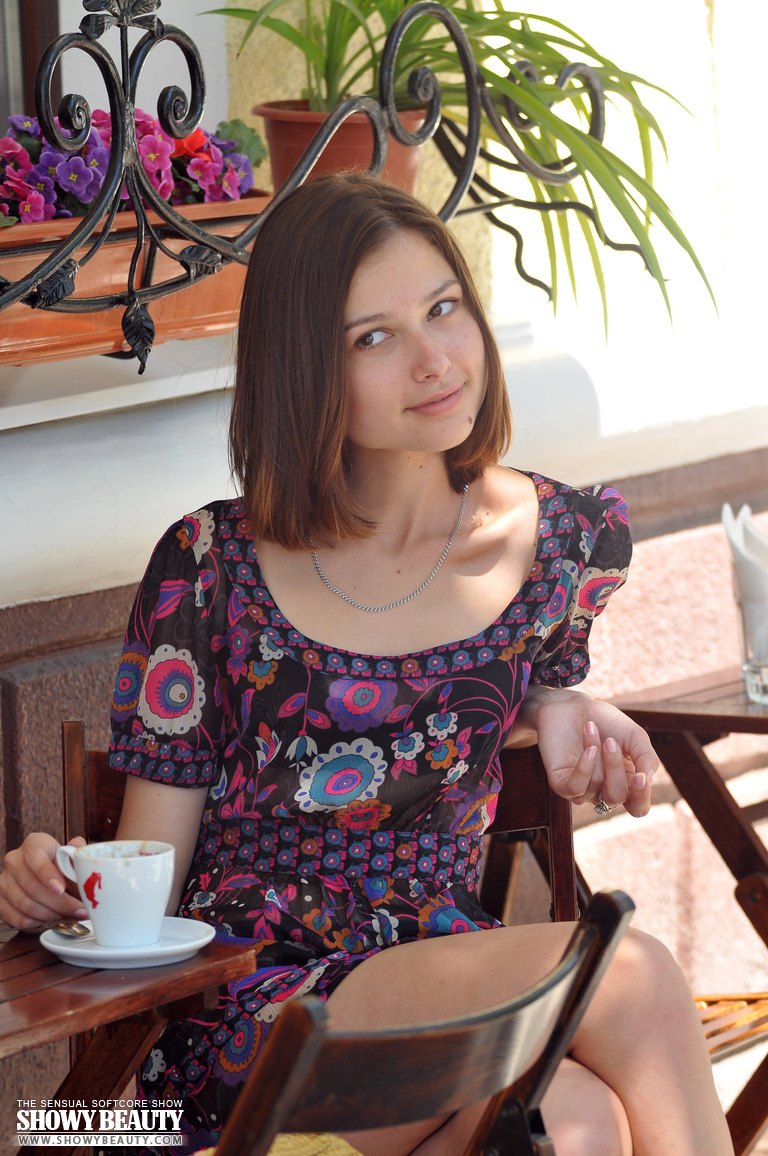 Posing jpeg supermodel erotica outdoor