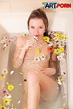 Incredibly sexy art pictures with a nude hottie